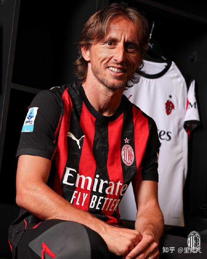 中超-王耀鹏头球闪击 浙江3分钟连扳两球2-2亚泰